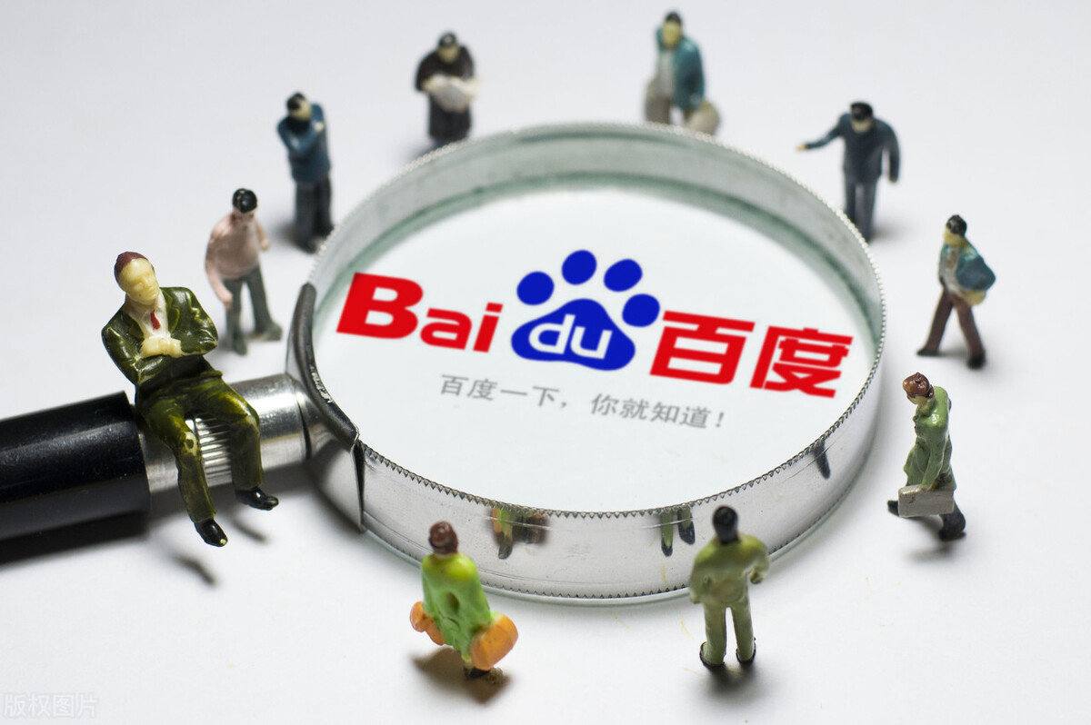 后小伙手搓眼镜体验失明的一天